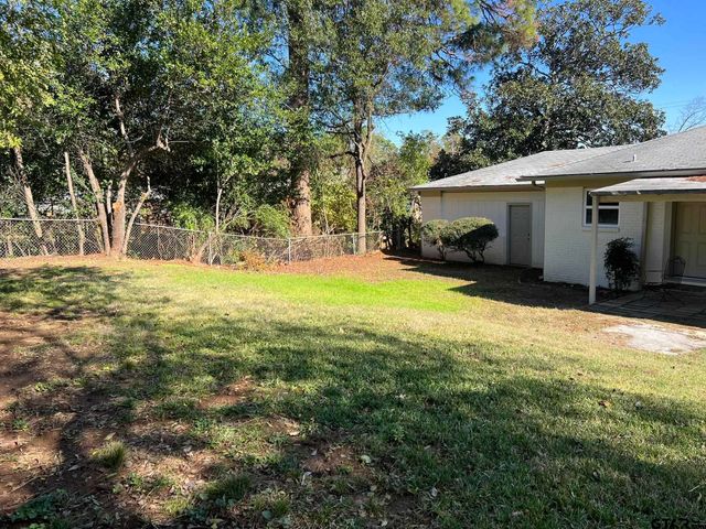 2923 Birdwell Drive, Tyler, TX 75701