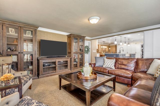 1900 E 5685 S, Holladay, UT 84121