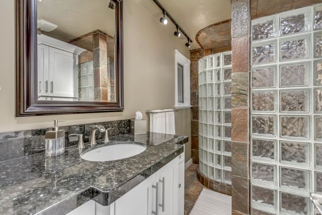 1900 E 5685 S, Holladay, UT 84121