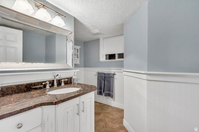 1900 E 5685 S, Holladay, UT 84121