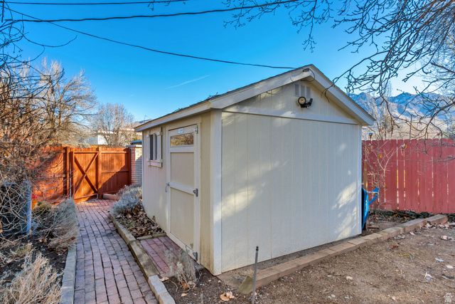 1900 E 5685 S, Holladay, UT 84121