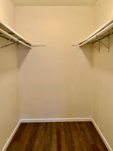 706 E Algonquin Road 204, Arlington Heights, IL 60005