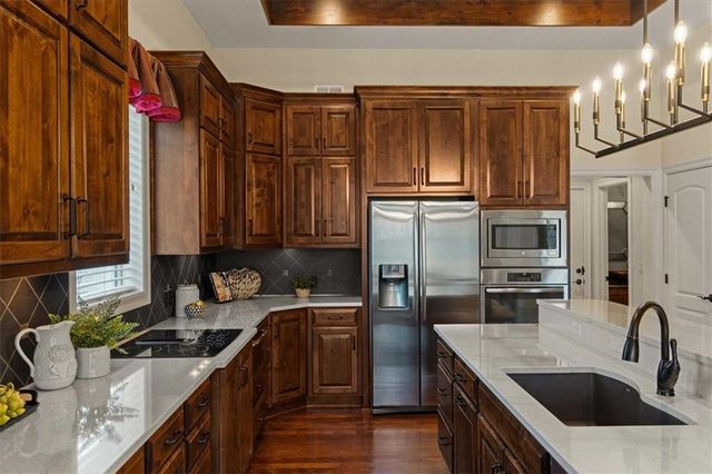 15204 Fontana Street, Leawood, KS 66224