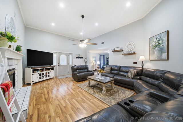 1101 N Navajo, Chouteau, OK 74337