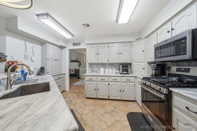 1101 N Navajo, Chouteau, OK 74337