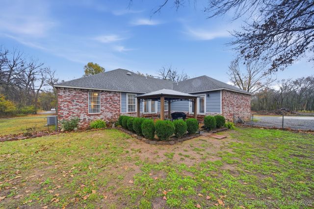 1101 N Navajo, Chouteau, OK 74337