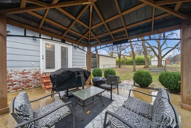 1101 N Navajo, Chouteau, OK 74337