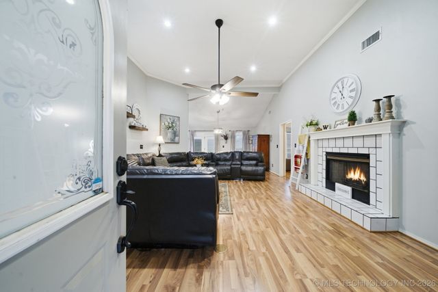 1101 N Navajo, Chouteau, OK 74337