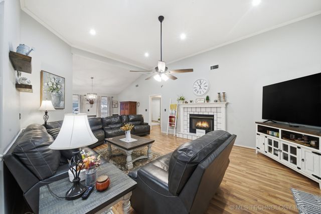 1101 N Navajo, Chouteau, OK 74337