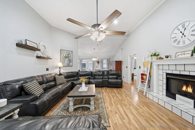 1101 N Navajo, Chouteau, OK 74337