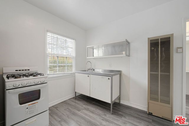 1238 S Beverly Glen Boulevard 17, Los Angeles, CA 90024