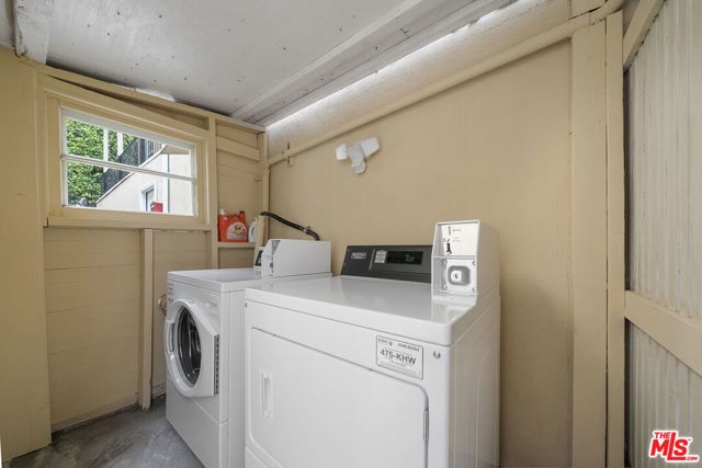 1238 S Beverly Glen Boulevard 17, Los Angeles, CA 90024
