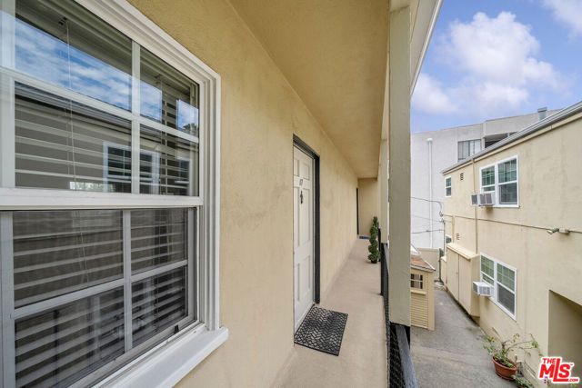 1238 S Beverly Glen Boulevard 17, Los Angeles, CA 90024