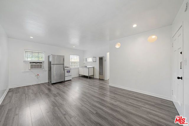 1238 S Beverly Glen Boulevard 17, Los Angeles, CA 90024