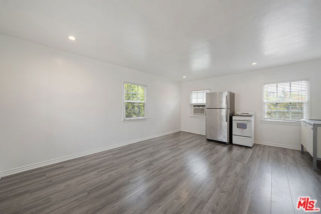 1238 S Beverly Glen Boulevard 17, Los Angeles, CA 90024