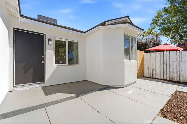 2225 E Lamona, Fresno, CA 93703