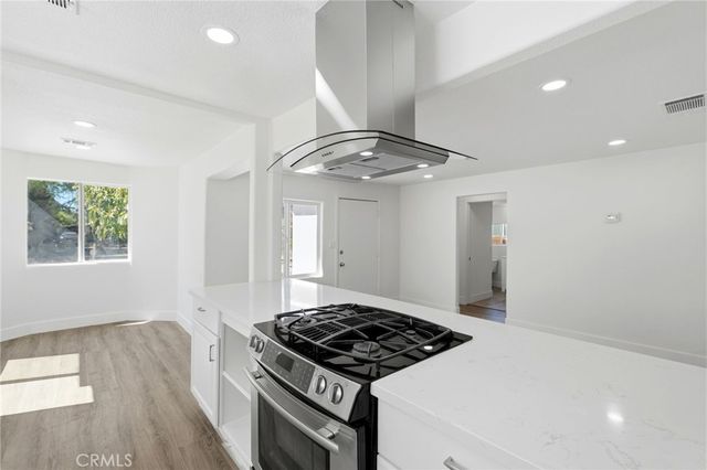 2225 E Lamona, Fresno, CA 93703