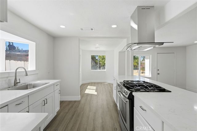 2225 E Lamona, Fresno, CA 93703