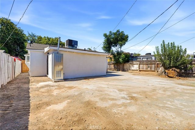2225 E Lamona, Fresno, CA 93703
