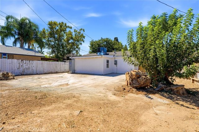 2225 E Lamona, Fresno, CA 93703
