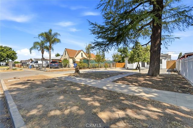 2225 E Lamona, Fresno, CA 93703