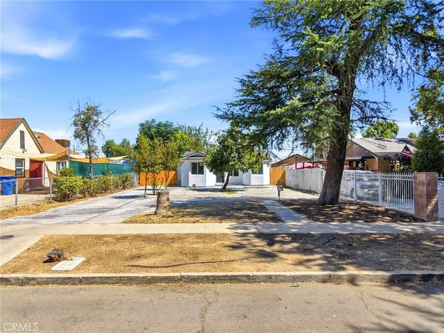2225 E Lamona, Fresno, CA 93703
