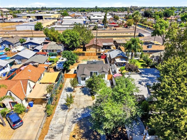 2225 E Lamona, Fresno, CA 93703