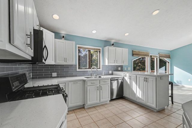 4533 Fruit Ridge Avenue NW, Grand Rapids, MI 49544