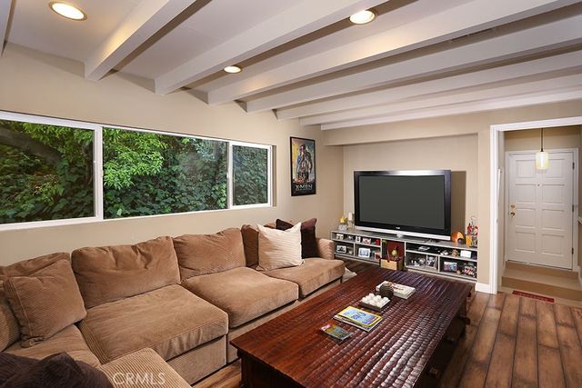 3720 Broadlawn Drive, Los Angeles, CA 90068