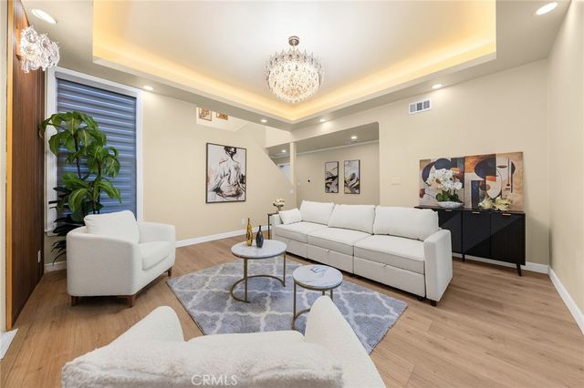 1081 Loma Avenue, Long Beach, CA 90804
