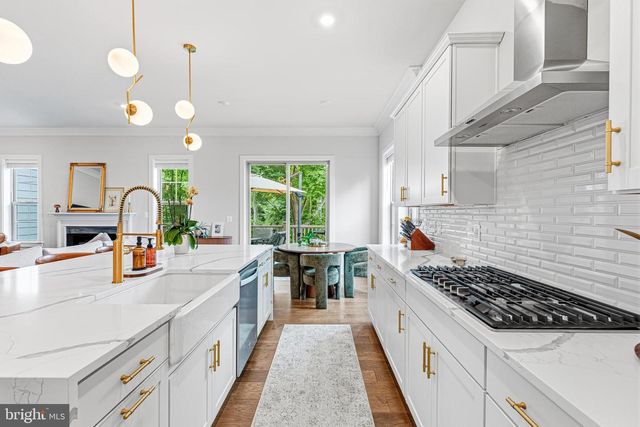 2940 COUNTY HOUSE DR, Fairfax, VA 22031