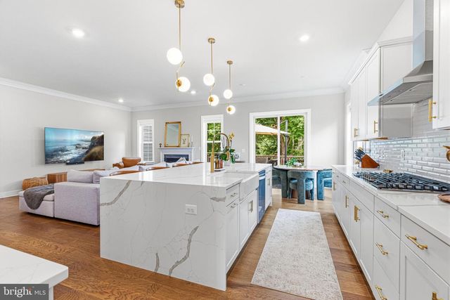 2940 COUNTY HOUSE DR, Fairfax, VA 22031