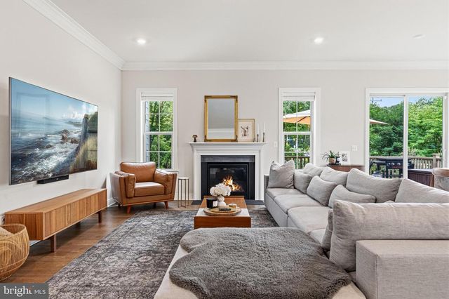 2940 COUNTY HOUSE DR, Fairfax, VA 22031