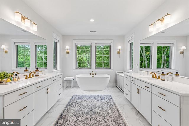 2940 COUNTY HOUSE DR, Fairfax, VA 22031
