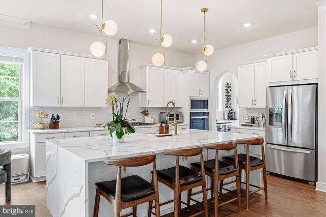 2940 COUNTY HOUSE DR, Fairfax, VA 22031