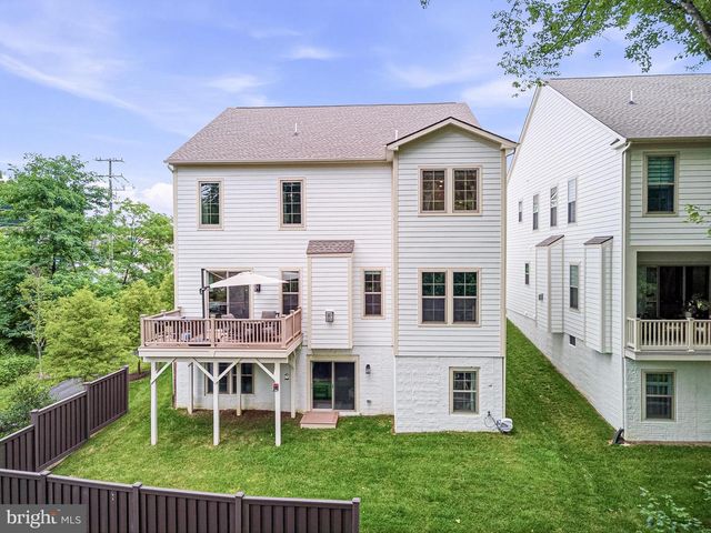 2940 COUNTY HOUSE DR, Fairfax, VA 22031