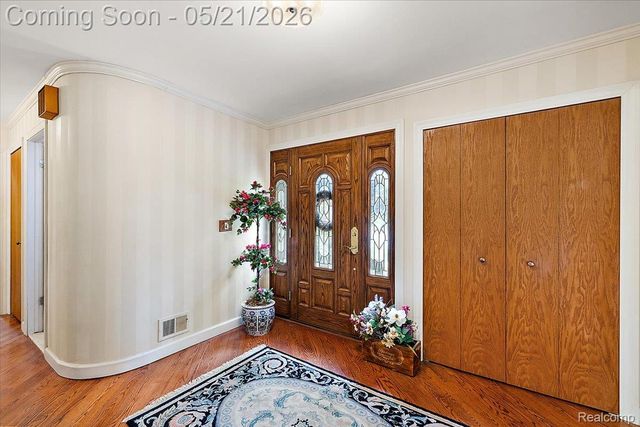 33891 Yorkridge Street, Farmington Hills, MI 48331