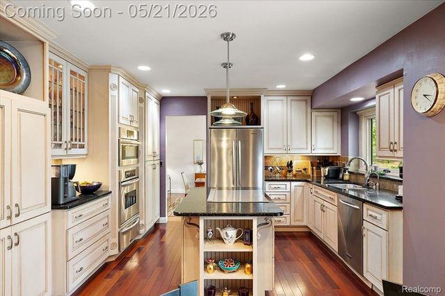 33891 Yorkridge Street, Farmington Hills, MI 48331