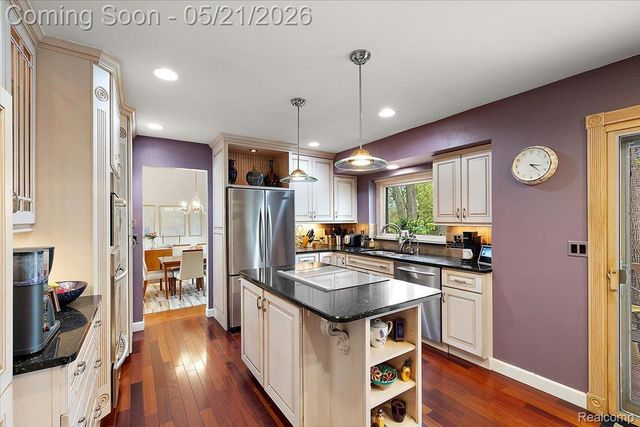 33891 Yorkridge Street, Farmington Hills, MI 48331