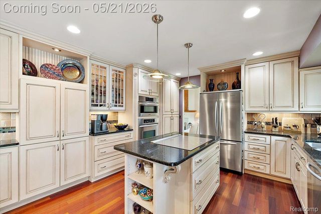 33891 Yorkridge Street, Farmington Hills, MI 48331