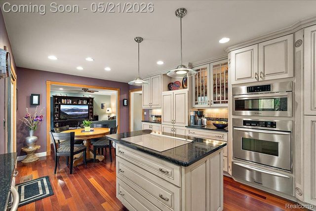 33891 Yorkridge Street, Farmington Hills, MI 48331