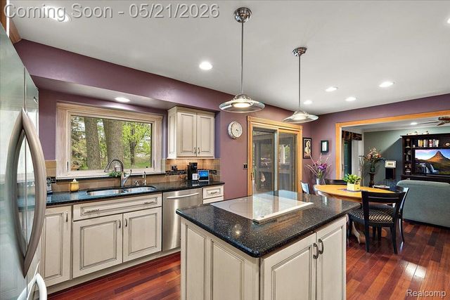 33891 Yorkridge Street, Farmington Hills, MI 48331