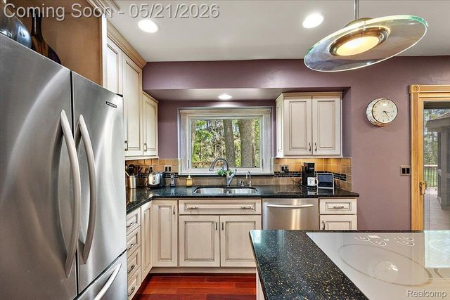 33891 Yorkridge Street, Farmington Hills, MI 48331