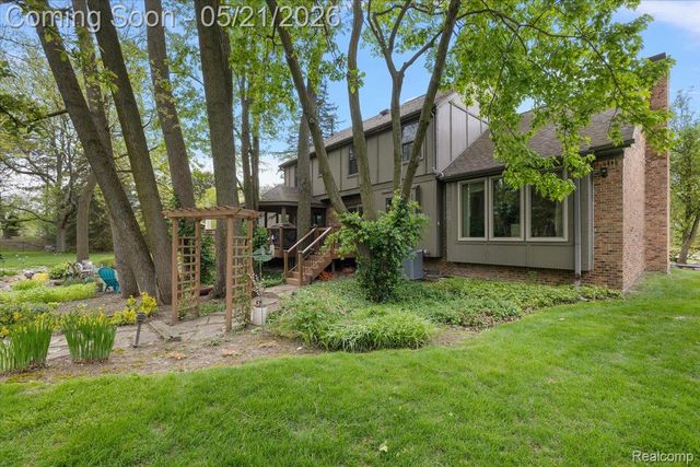 33891 Yorkridge Street, Farmington Hills, MI 48331