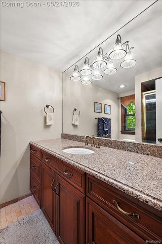 33891 Yorkridge Street, Farmington Hills, MI 48331