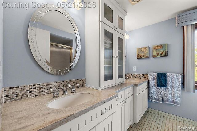 33891 Yorkridge Street, Farmington Hills, MI 48331