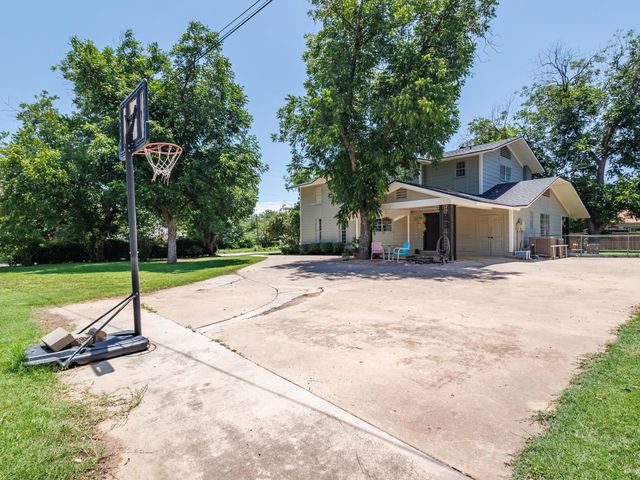 201 N Blanco, Coleman, TX 76834