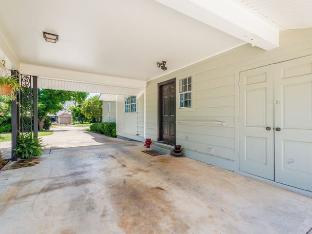 201 N Blanco, Coleman, TX 76834