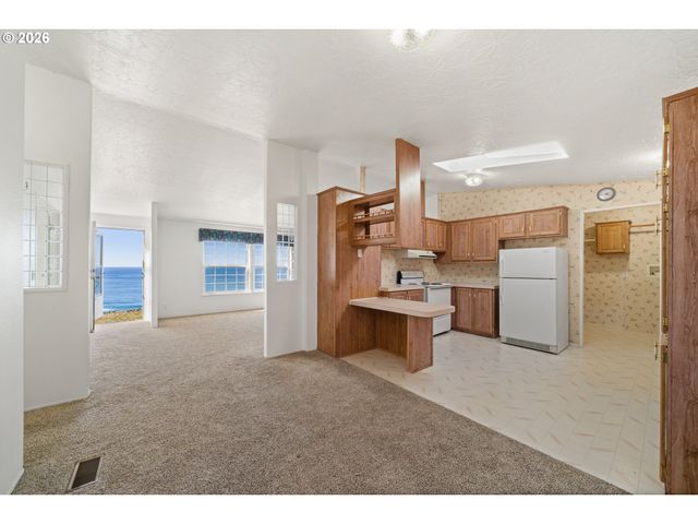 2370 CAPE MEARES Loop, Tillamook, OR 97141