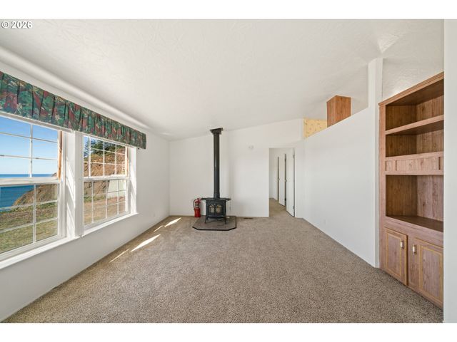 2370 CAPE MEARES Loop, Tillamook, OR 97141